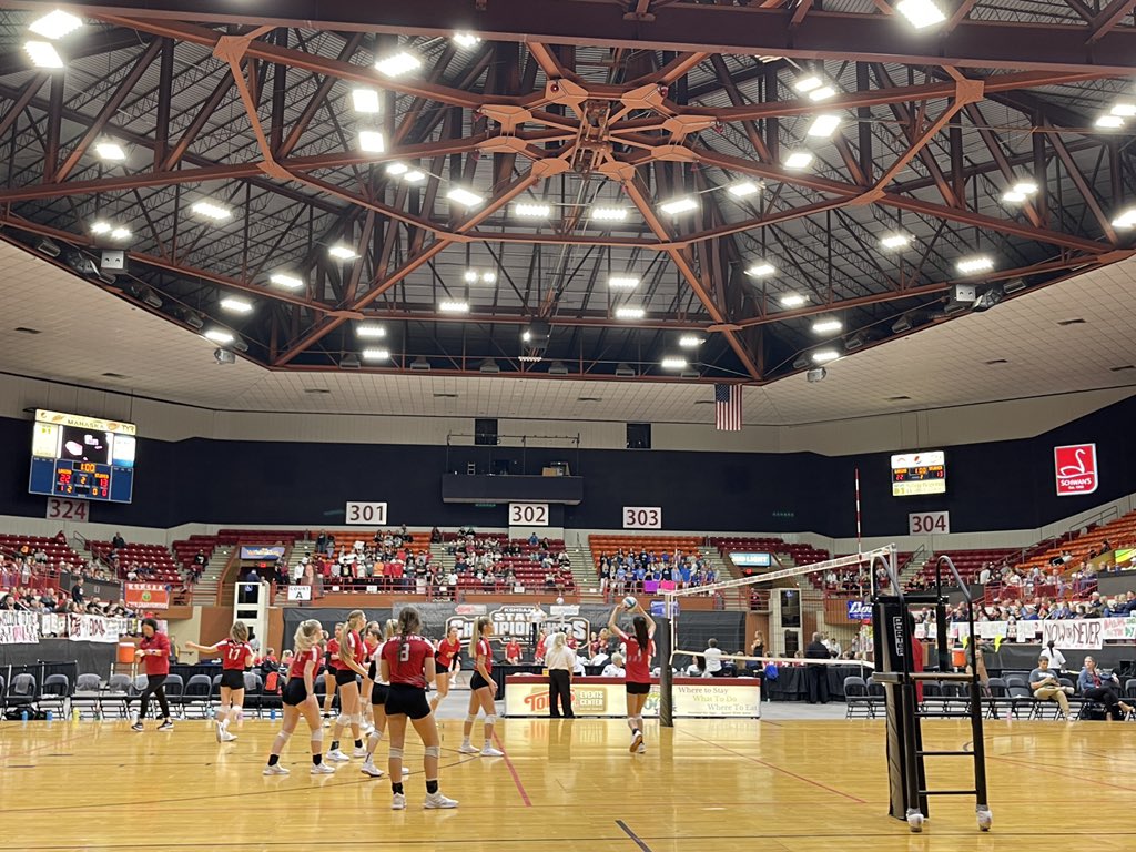 EHighJournalism's tweet photo. Warm-ups for the final match of the day vs Seaman. https://t.co/C9QUuwUqCY