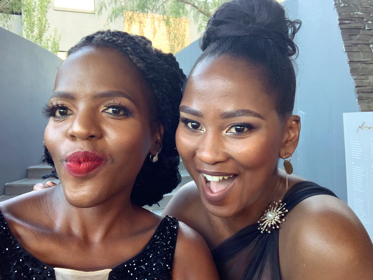 MsAphelele's tweet photo. Loooooook!!! The ghelz came all the way through๐๐๐พ๐ #IssaWedding #MushBevNuptials #SiwisaGoodShandis https://t.co/fa7dQVTPjF
