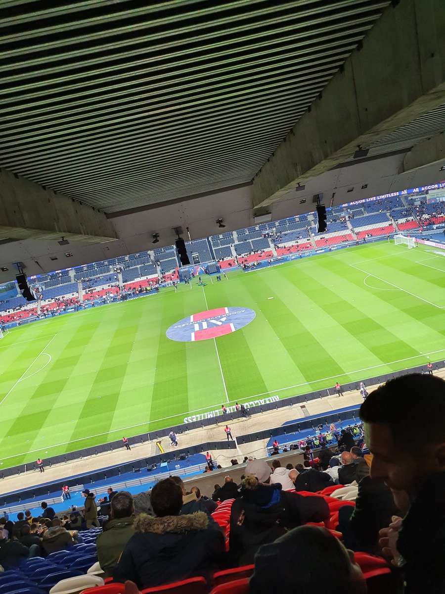 weah_fr's tweet photo. Pas de Timothy titulaire mais on espère le voir rentrer en jeu ce soir 🔥
#PSGLOSC https://t.co/g8cl9IZyOT