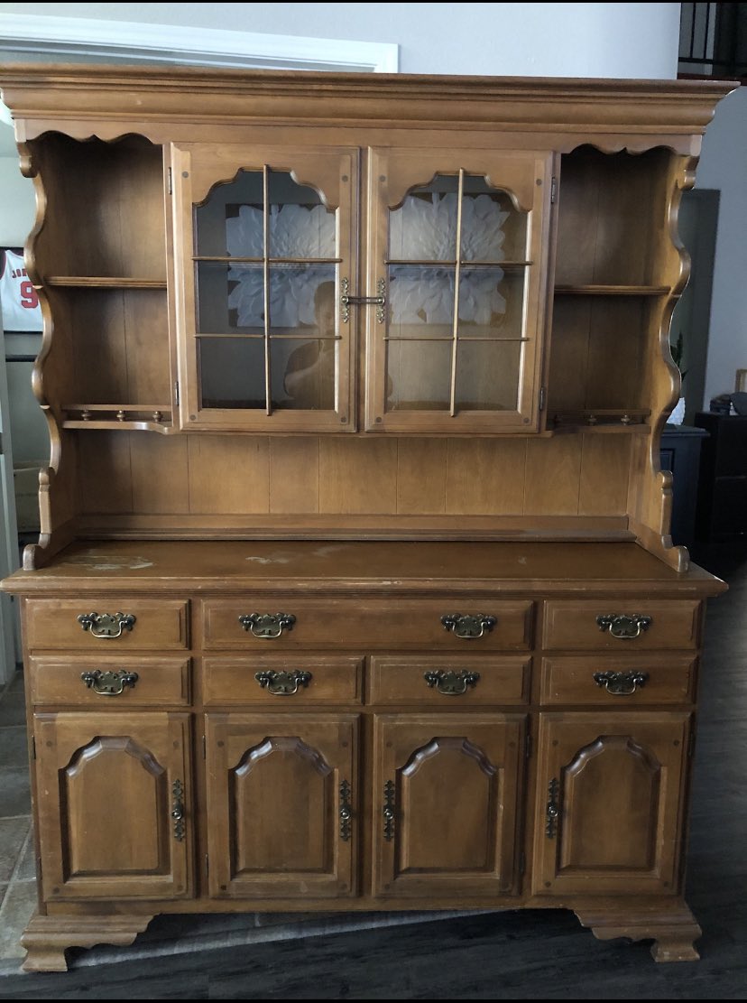 stvygld's tweet photo. @pomaitaiii Okay really random but my mom is super DIY and she renovated this old chest thing she found on Craigslist into her own coffee bar! https://t.co/fAGeSyqCNK
