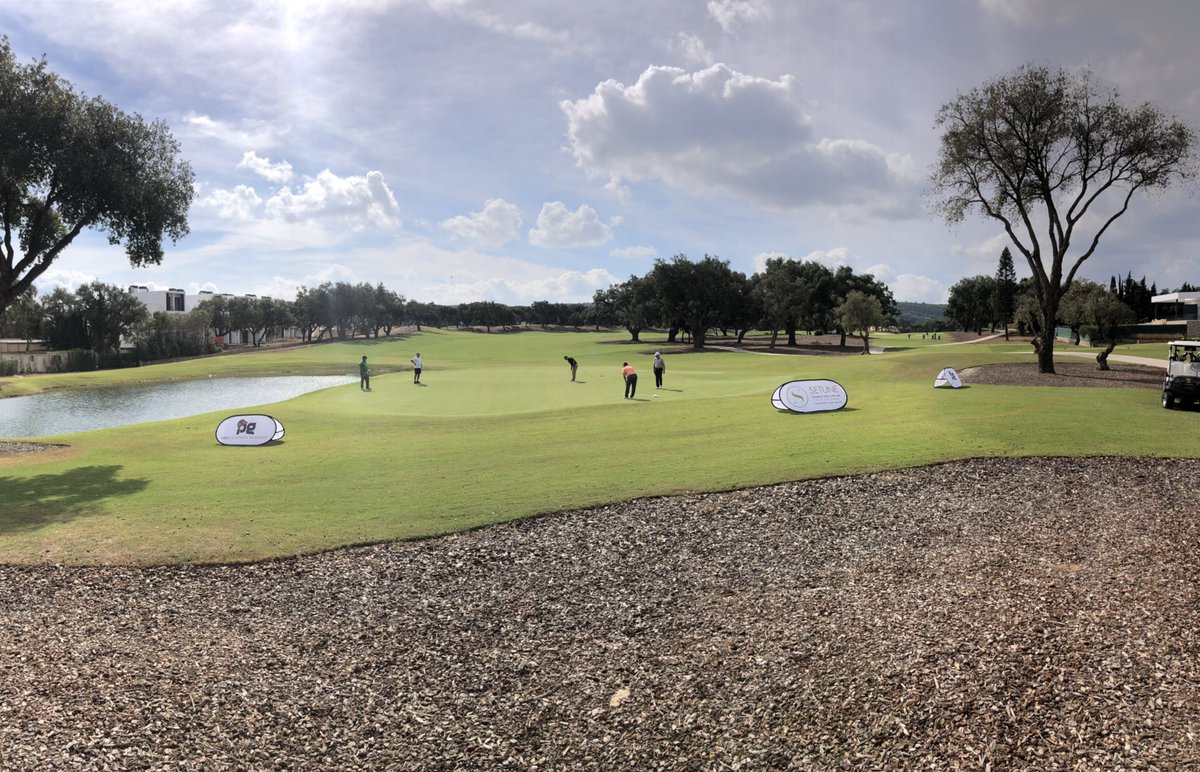 FERREIRATRECE's tweet photo. Visita a @SanRoqueClub con @lilimupe y Stephen Dundas durante el ProAm de Peter Gustafsson en el Old Course que está espectacular 🔝🔝🔝🏌️🏌🏼‍♂️🏌️‍♀️

#thesanroqueclub #sotogrande #sanroque #cadiz #andalucia #spain #golfcircusmagazine https://t.co/8HDpvxS0TG