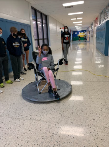 MissBunyard's tweet photo. Using Newton's Laws of Motion to explain what happens when riding a hoverchair #BestCrestView @CrestviewMiddle https://t.co/kZKzDTqLLv
