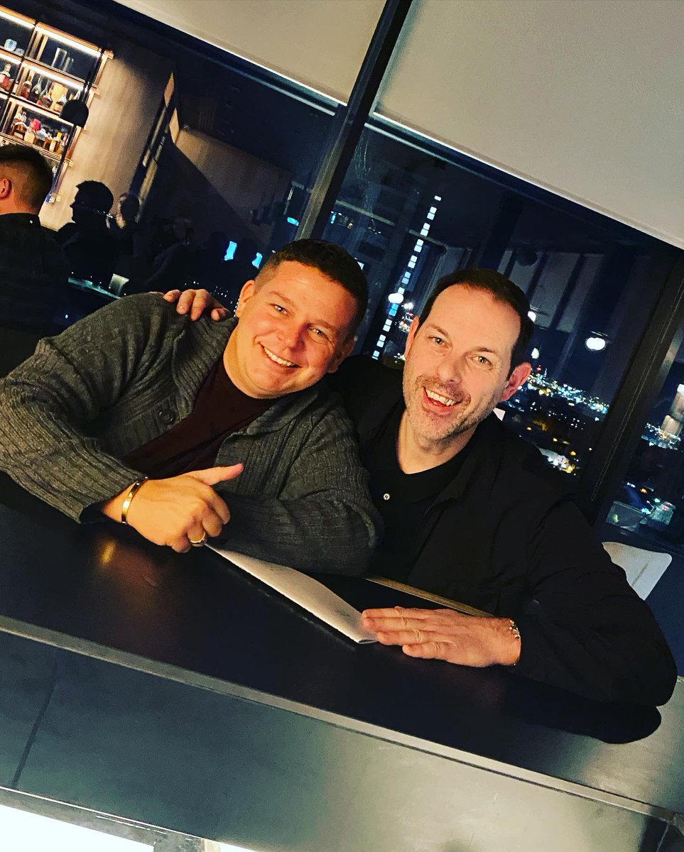 BUSAPAR3's tweet photo. The 360 Sky bar #liverpool #special it’s Friday night and I am embracing life! Enjoy people #360bar #360skybarliverpool #liverpool have a good one everyone 🍷 https://t.co/mrLKqYbv91