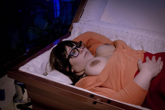 Jinkies! It's a Halloween sale! I have a handful of videos discounted on my ManyVids as well as bundle<a href="/tag/mvsales"class="tags"><span>#mvsales</span></a>