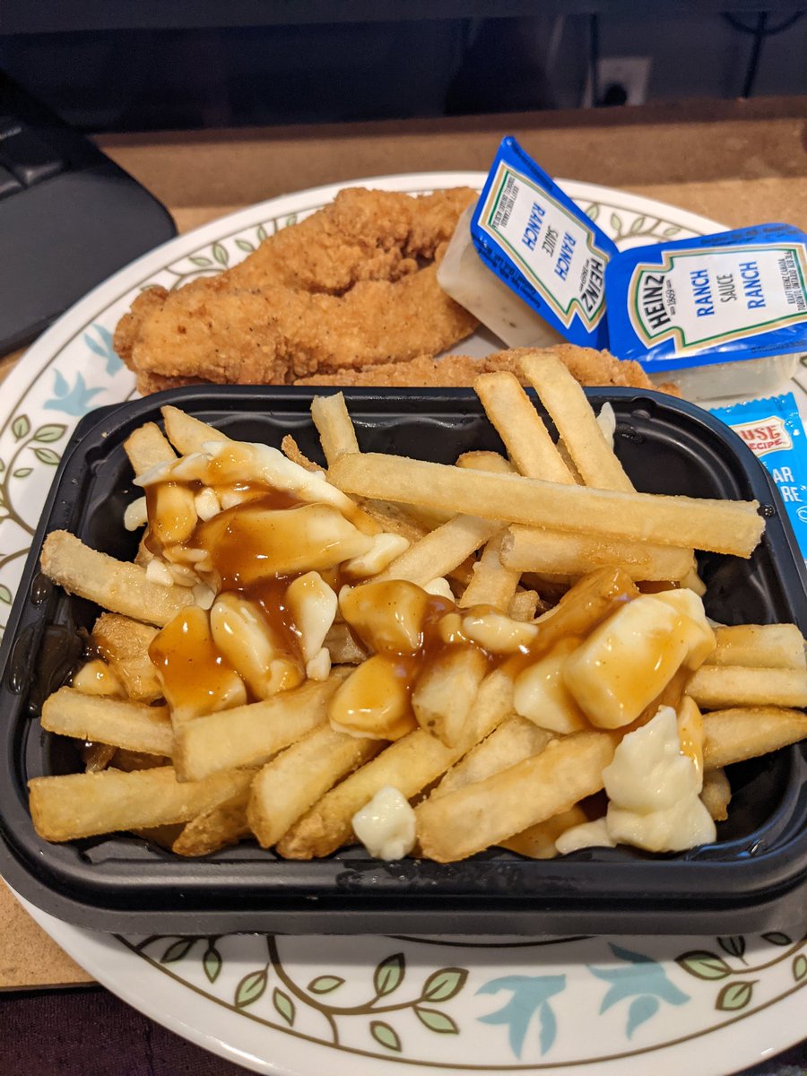 Healiah's tweet photo. @Wendys is there a Nationwide shortage of gravy, or just in Kitchener? Still love you. https://t.co/0BjD1Ns37C