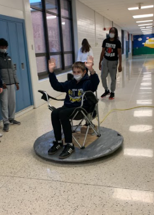 MissBunyard's tweet photo. Using Newton's Laws of Motion to explain what happens when riding a hoverchair #BestCrestView @CrestviewMiddle https://t.co/kZKzDTqLLv
