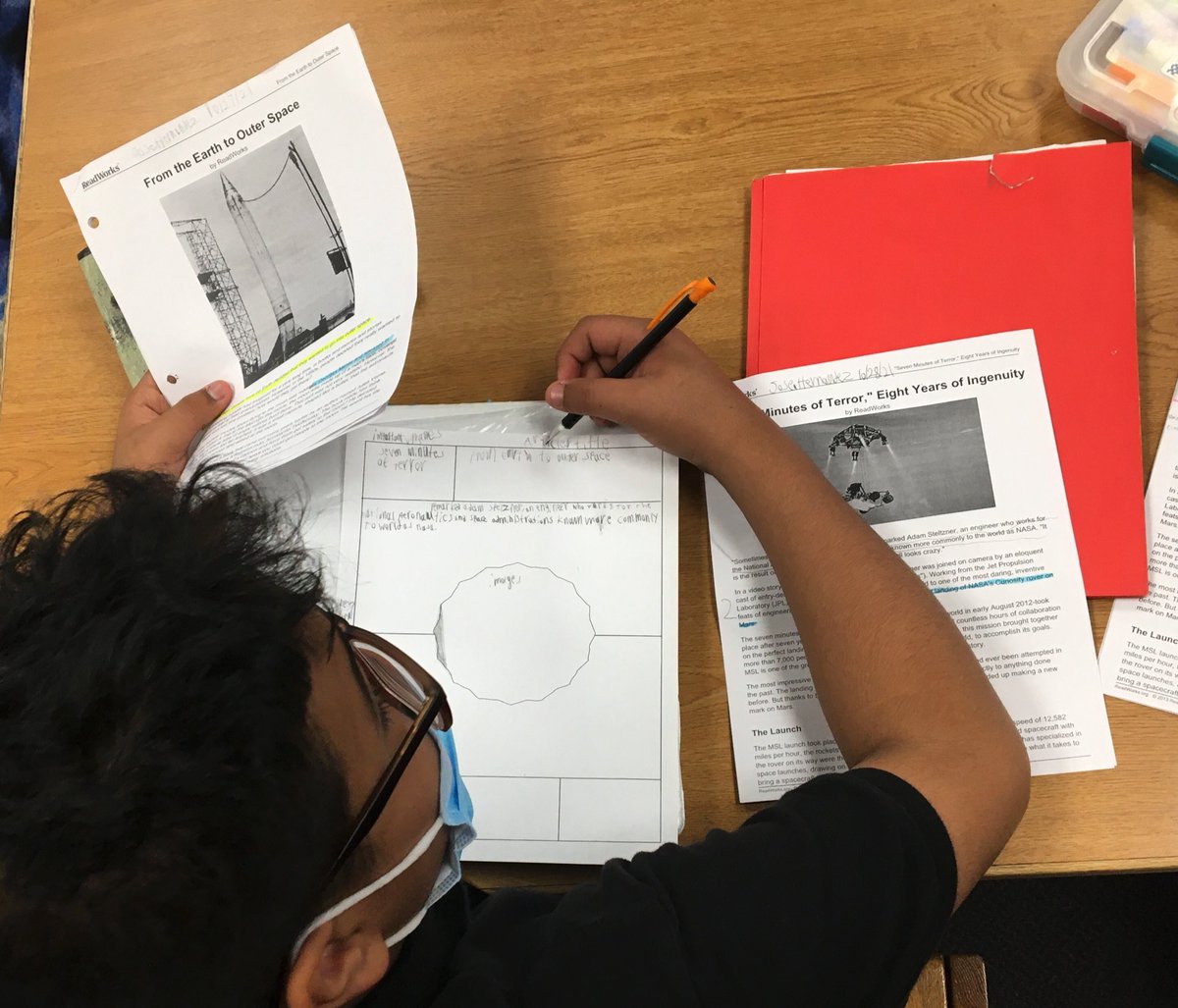 Mead_Reads's tweet photo. Love seeing kids dive into text!Supporting 7th grades Mars unit in the library by creating 1-pagers to compare articles read during class time. @usd259libraries @WPSAVID https://t.co/s79iJYXIzU