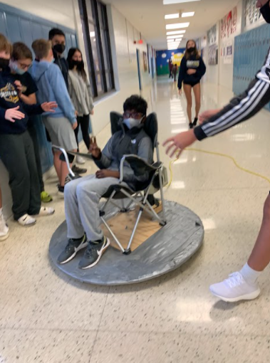 MissBunyard's tweet photo. Using Newton's Laws of Motion to explain what happens when riding a hoverchair #BestCrestView @CrestviewMiddle https://t.co/kZKzDTqLLv