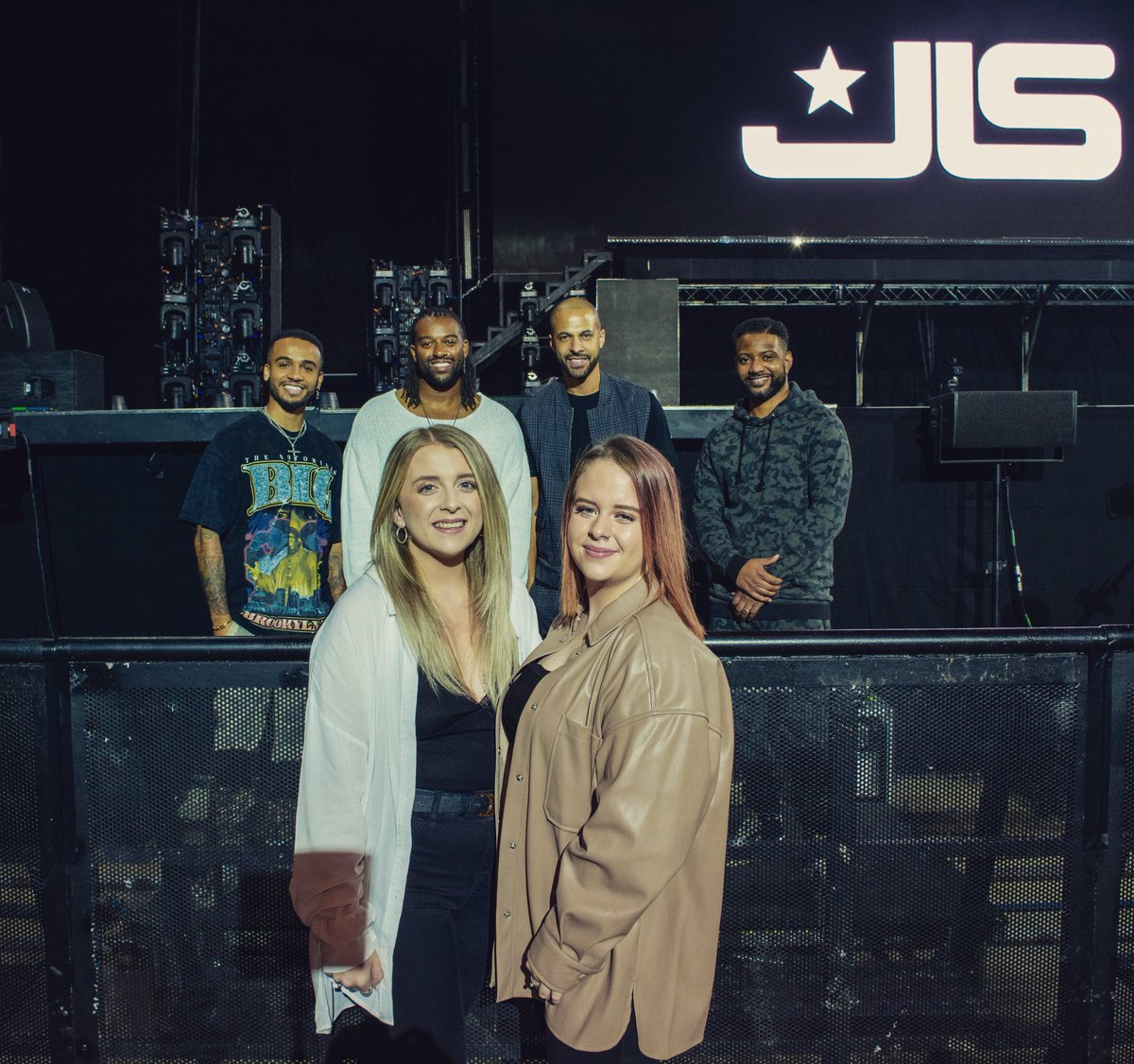 PaigeGrimes_'s tweet photo. After 13 years of waiting, I finally got to meet my favourites @jlsofficial @AstonMerrygold @MarvinHumes @Oritse @JBGill #beatagaintour 💙❤️💚💛 https://t.co/Ostu232UnZ
