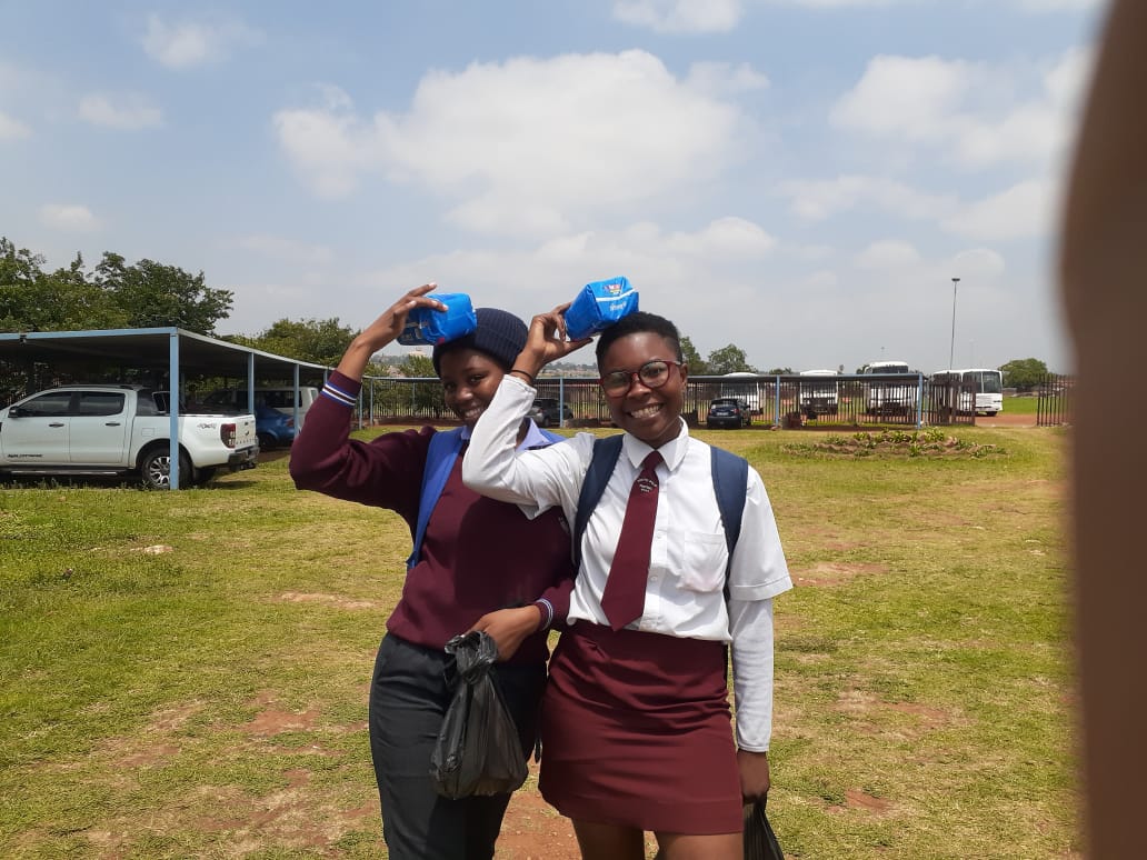 MyAoC_SA's tweet photo. Today AoC SA donated Care Kits; a package of sanitary towels, toothbrushes, toilet rolls, wash clothes, and soaps, to learners of Thutopele High School in Katlehong. As we wish the pupils the very best of goodluck as they start with their final exams. #WeAreAgentsOfChangeSA https://t.co/mQECR6kDU2