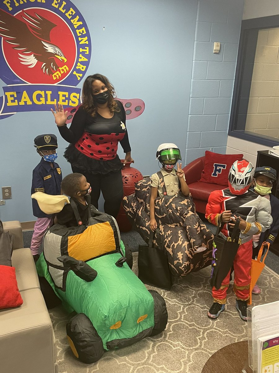 Pre-k students <a href="/APSFinchEagles/">Finch ES</a> paraded the halls as book 📕 characters and received treats. #Booksandtreats <a href="/aps_OEL/">APS Early Learning</a> <a href="/GeraldBJohnson_/">Gerald B. Johnson</a> <a href="/_craigasimmons/">Craig Simmons, Ed. S.</a> <a href="/apsupdate/">ATL Public Schools</a>