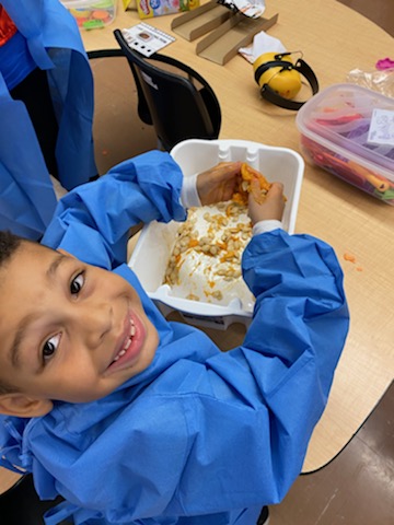 We loved our pumpkin sensory for fun Friday 🎃 <a href="/ForestGladePS/">Forest Glade Gators</a>  <a href="/gecdsbpro/">GECDSB PR</a> <a href="/gecdsb/">GECDSB</a>