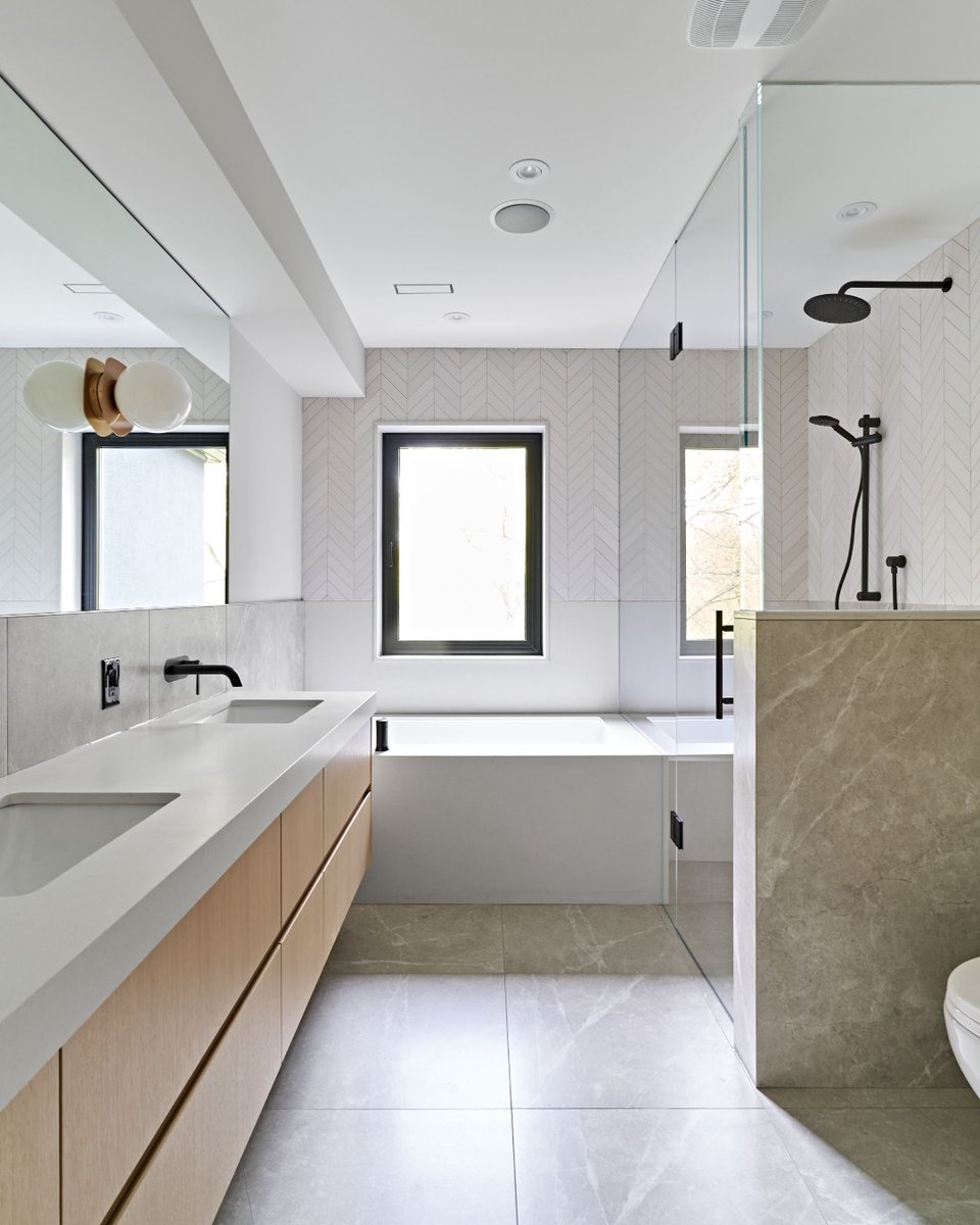 MgbBuilding's tweet photo. This fall, consider remodeling your bathroom! The holiday season always bring an influx of guests, so make sure the rooms that they’ll use the most are in top shape! #Fall #HolidaySeason #BathroomRemodel

@shotbyjuleslee https://t.co/EJtNFeTdY9