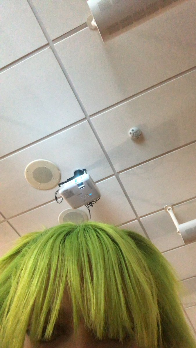soliel_live's tweet photo. @snifferish hello content creator snifferish, i am in class https://t.co/VHBCWDDfgb
