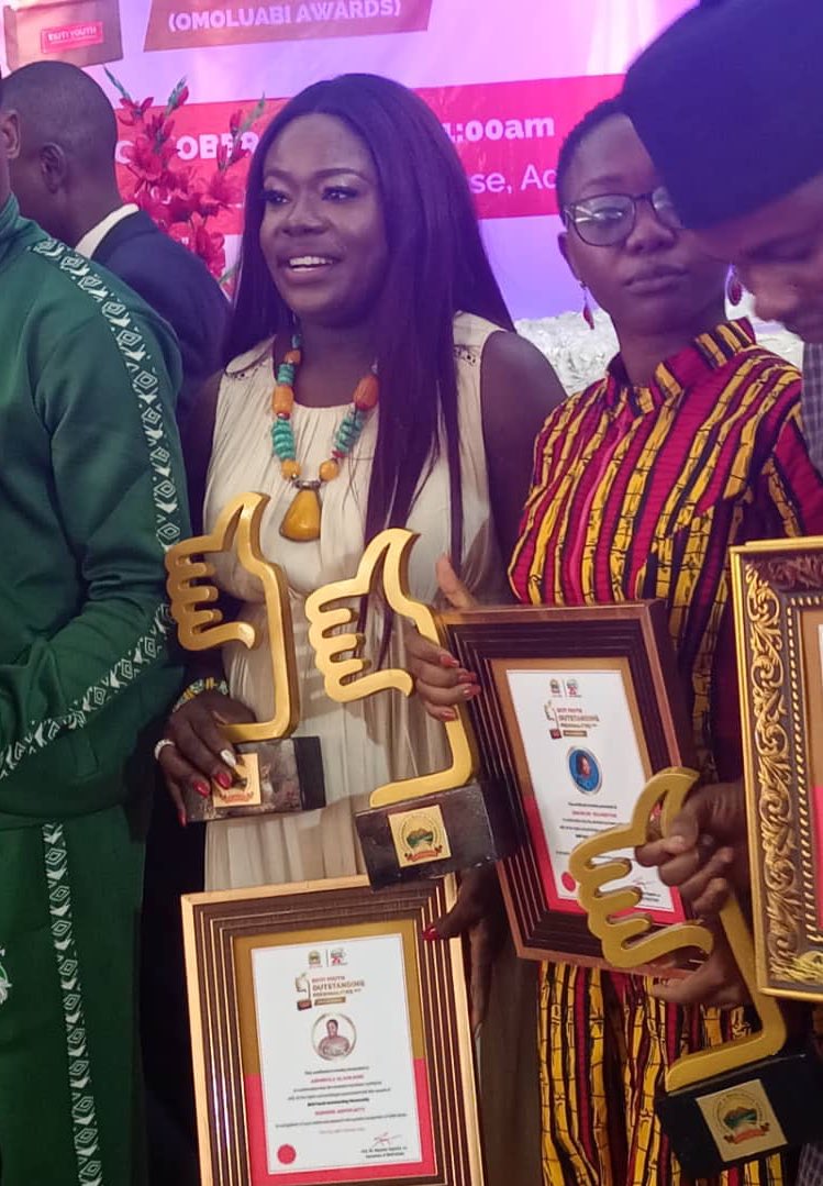 BornSaleema's tweet photo. Congratulations🎉

Our very own @AbimbolaKings #SYVA for West Africa has received the Outstanding Personality of the Year award today from the government of Ekiti State in #Nigeria for Gender Advocacy!

We are so proud!
👏🏿👏🏾👏🏿👏🏼👏🏽👏🏿🎉

#EndFGM #BornSaleema #womenleaders https://t.co/Dhf7OZzOnX