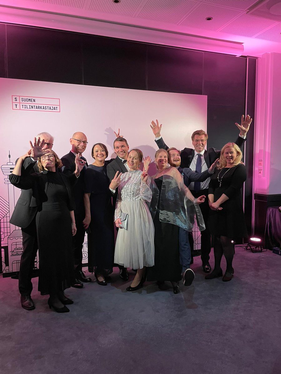 BDOn joukkue <a href="/STyhdistys/">Tilintarkastajat ry</a> Tilintarkastusalan 111 v juhlissa 🥳 Tilintarkastajat on tunnetusti vakavia ja tosikkoja, kuten kuvasta näkyy. 😄 Täällä annettiin porukalla aplodit tilkkareiden puolisoille, joilta vaaditaan erityistä joustoa ja ymmärrystä aina välillä. 😊@BDOFinland