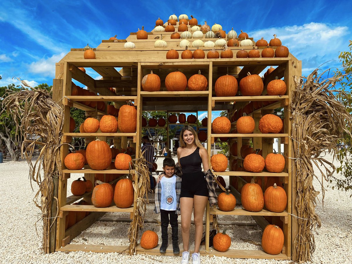 crystallopezz's tweet photo. 🧡🍂🎃 https://t.co/Wr6BLAS9uy