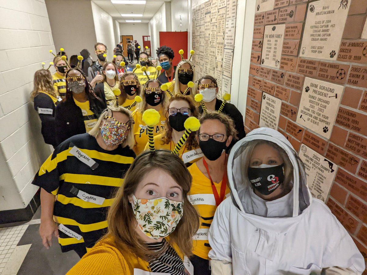 QOHSAP_EB's tweet photo. English classes are buzzing with learning today! 🐝🐝🐝 #spellingbees https://t.co/MZ2iju8F8G