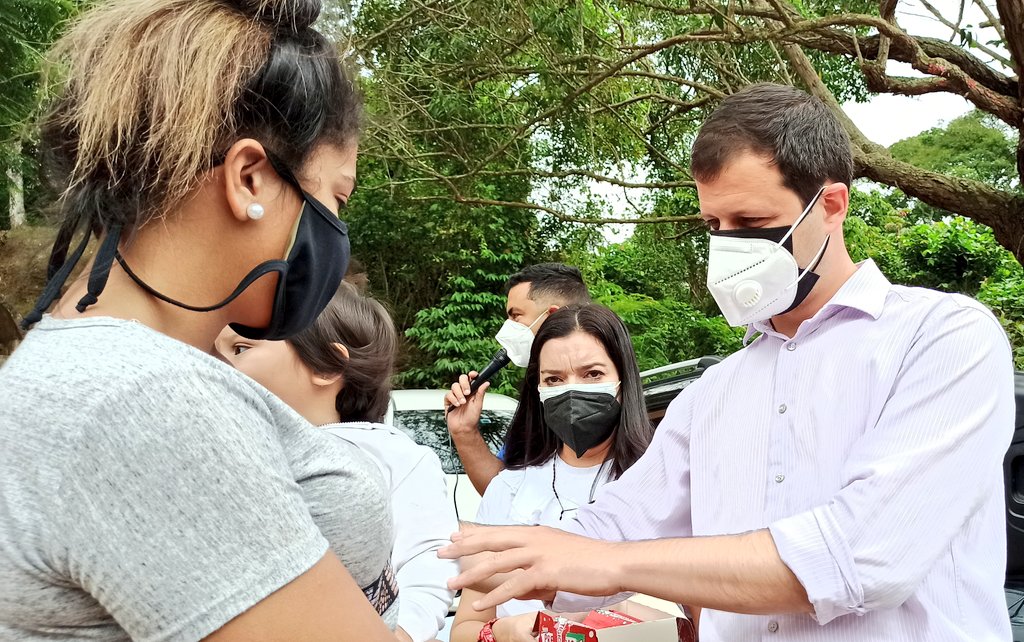 eliasayegh's tweet photo. Si ayudamos a una sola persona a tener esperanza, no habremos vivido en vano.
Esa ha sido nuestra consigna desde la #GestiónSocial en @ElHatillo; y hoy quedó más de manifiesto en nuestro recorrido por #Tusmare. #ElHatilloSolidario https://t.co/6zwpyd2EWc