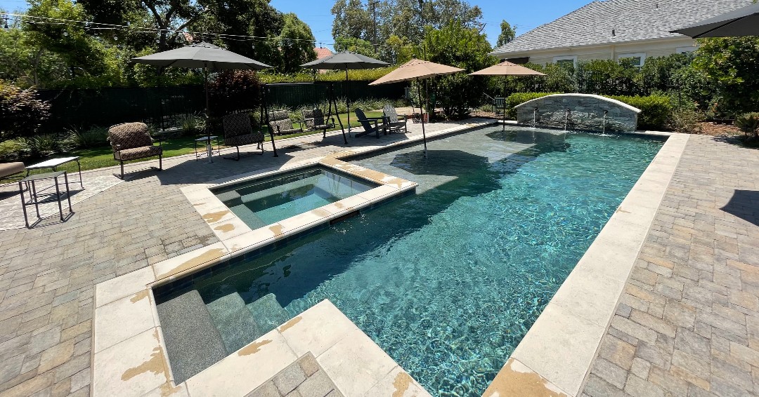 GotSplash's tweet photo. This beautiful swimming pool has a large reef step for lounging, spa, water feature along the back wall and a large open swimming area! 
.
.
#poolbuilder #swimmingpool #backyarddesign #family #SouthernCalifornia https://t.co/DCAQhRq4J8