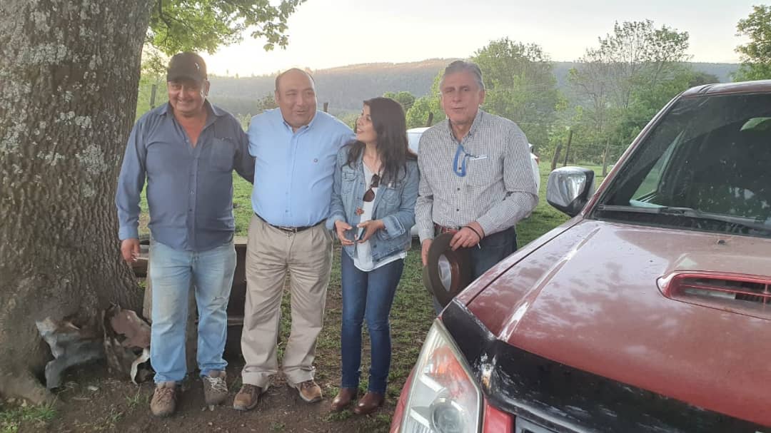 QuinelemRoberto's tweet photo. En Terreno: 
En Santa Barbara.
Conociendo los problemas de la comunidad . Quedamos con tareas pendientes , prontos a volver. 
@makaweber
@arredondo_dorys
@DipCristobal
#AtreveteconKast
#atrevetechile
#AtreveteconRobertoQuiñelem
Distrito 21
Vota BD 210 https://t.co/1Z9nSCMXVe
