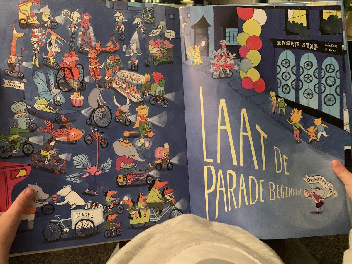 richard_vd_ark's tweet photo. Genoeg inspiratie voor de fietslichtjesparade op 3 november in het favoriete boek van mijn zoonโบ๏ธ #alisonfarrell #fiets! ๐๐ https://t.co/l0W3sjllUh