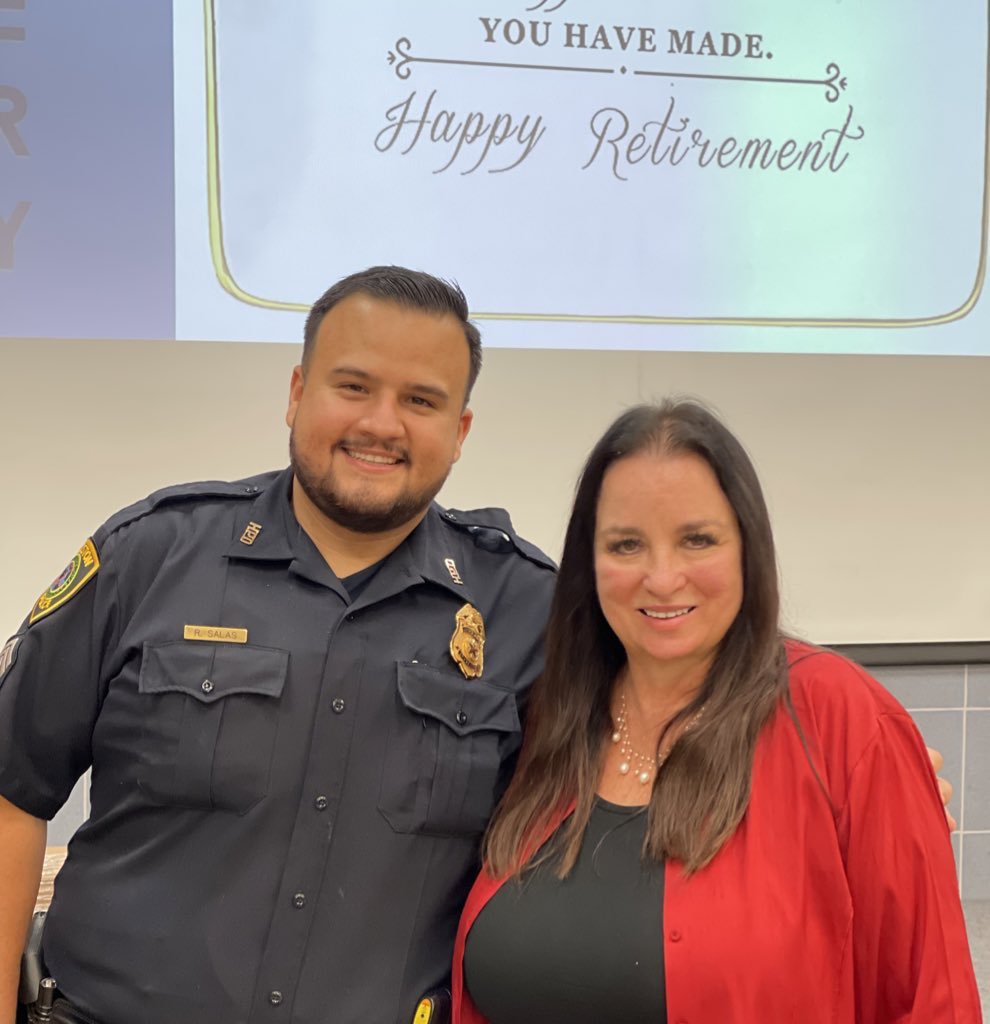 RickySalas_'s tweet image. Today was a bittersweet moment, after 39+ years Lois Gibson is Officially retired from the Houston Police Department. The gift and talent she holds is truly irreplaceable. The @houstonpolice department will not be the same without her. #Houston #ForensicArt #Artist #Police #HPD