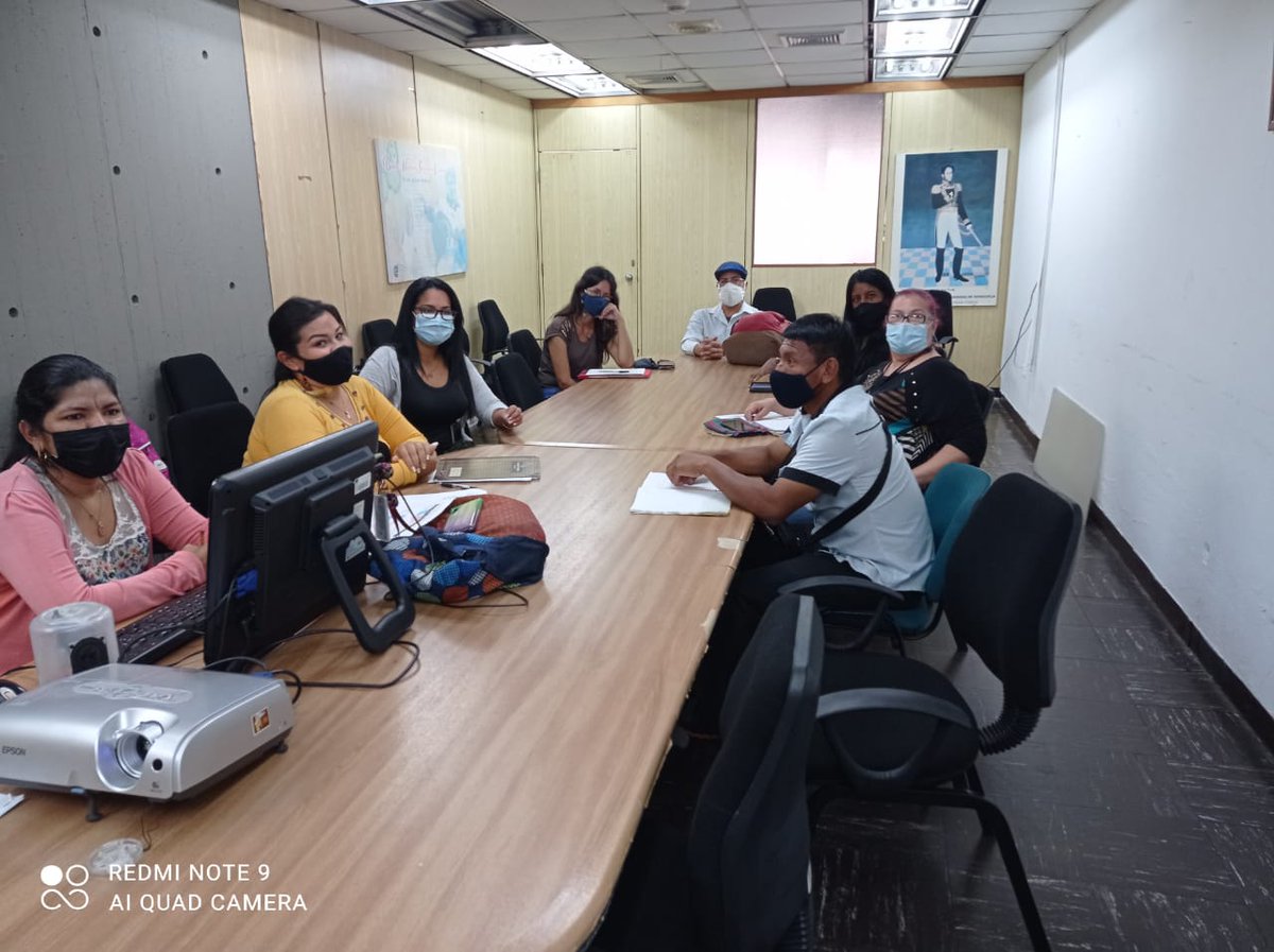 #Ahora Primera reunión presencial entre la Dirección General de Currículo y la UNEM "Samuel Robinson", referente al PNFA de Educación Indígena, con la temática de la crianza del niño y niña indígena <a href="/_LaAvanzadora/">Yelitze Santaella</a> <a href="/RosangelaOrozco/">Rosangela Orozco</a> <a href="/svaaa6/">Solymar Salazár</a> @MPPEDUCACION