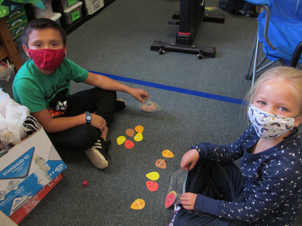 BethHalterman's tweet image. Hola!  Mrs. Jones was helping us review our Fall Spanish words 🧣and teaching us a math game with leaves🍂🍁 today.  Each week our class will have a lesson in Spanish to help us grow and learn more about our world.  You ROCK Mrs. Jones! #RESLearnLeadSucceed #LearningNewLanguages