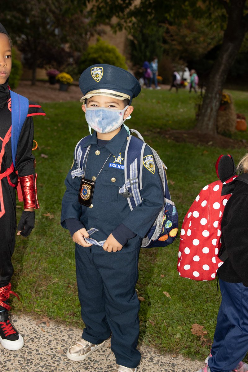 mps_nj's tweet photo. Godwin students are the cutest! Happy Halloween from the happiest school on earth! (1/2) https://t.co/l4Ke5dISXF