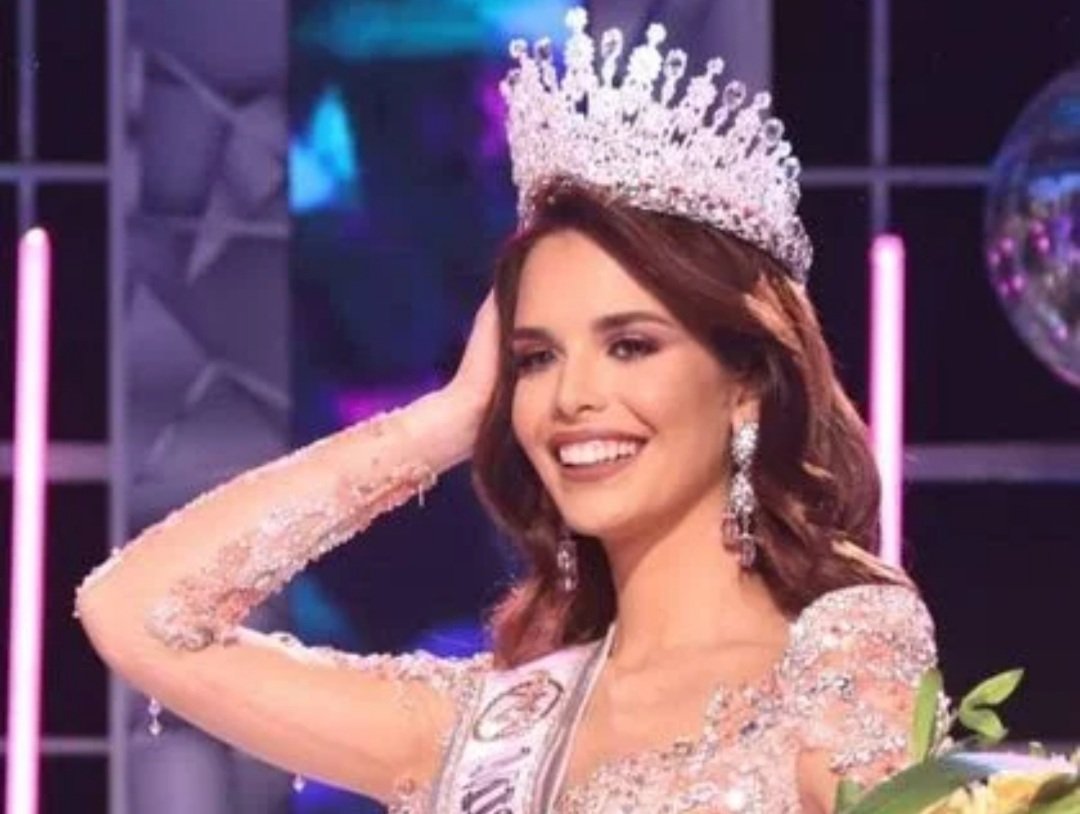 Amanda Dudamel Newman  nueva Miss Venezuela 
Representante de la banda Región Andina, 21 años, diseñadora de modas e hija de nuestro querido Rafael Dudamel
Muchas felicidades y éxitos a la nueva Reina @amandadudamel 
#MissVenezuela #BellezaVenezolana #SomosRadio #EntreEventos