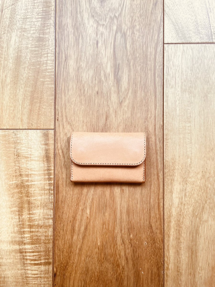 doubledoves_'s tweet photo. 作品のエイジングを見せてくれました!作り手としては嬉しい限りです。
#doubledoves
#ダブルドーブス と読みます
#気軽にオーダーください
#鎌倉
#leatheritems
#レザークラフト
#カードケース
#エイジング
#エイジングサンプル
#camp
#キャンプ
#アメカジ
#サーフィン
#革好きな人と繋がりたい https://t.co/2ZyElMZaFr