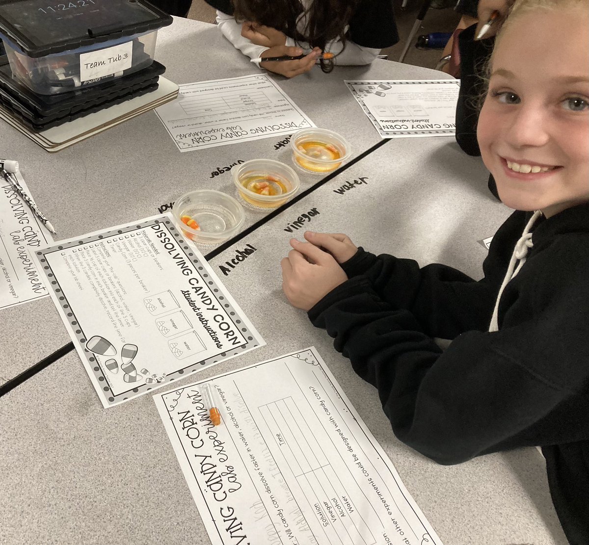 Mrs. Santa Cruz tweet media