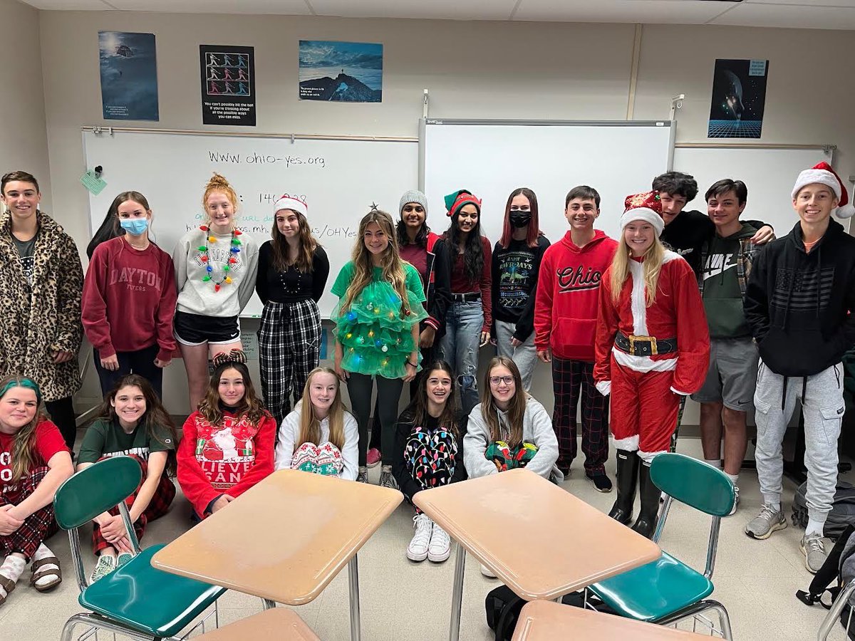 DJHS_CAP's tweet photo. Ubeler’s advisory to round out the day! Christmas in October!!!🎄 https://t.co/5DOsI1jpwY