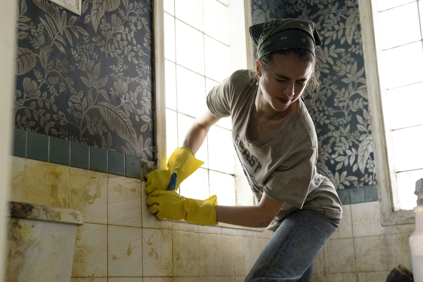 zeannep's tweet photo. 'The maid' and the hardships of a single mother's life
The film depicts the poor life of domestic violence victims.
10 episodes are also the journey of Alex trying to rise out of adversity. https://t.co/G41f637g33