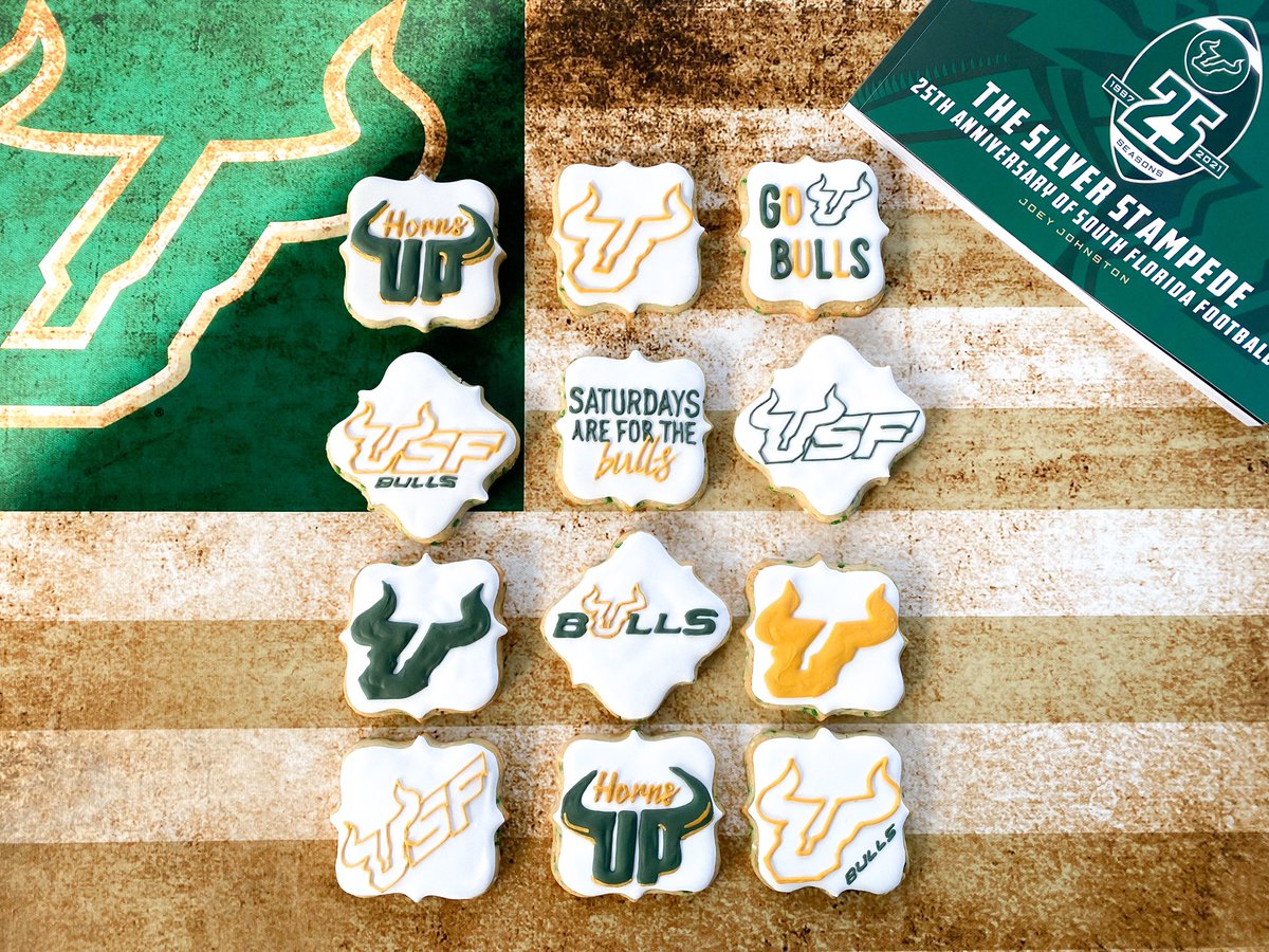 Danikara's tweet photo. Happy to send another @USouthFlorida #customcookie set out the door. Always love adding new designs to the sets! #HornsUp #GoBulls #USF #US2F @USFFootball @USFAthletics @USFalumniAssn @danikarabakery @coach_jeffscott @MKellyUSF https://t.co/1InjeMz2Nd