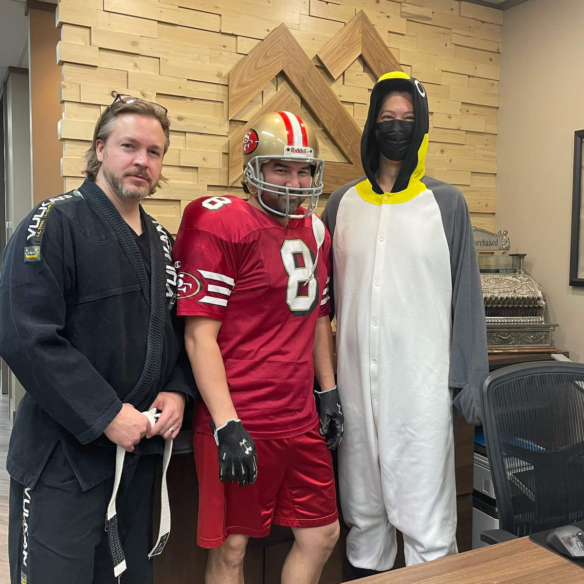 Summit_Legal's tweet photo. Imagine our clients’ surprise when they met with these guys for their appointments with their lawyer! 🤣 Happy Halloween from Team Summit! 🎃🖤🧡 https://t.co/5QRs5jN0LG