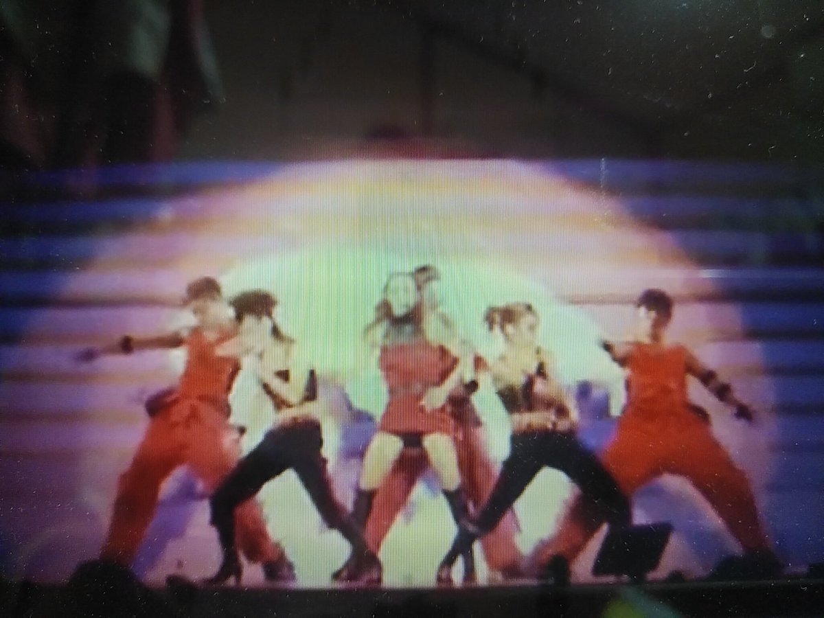kuriko99300554's tweet photo. #安室奈美恵「♪#TheSPEEDSTAR」
#マンダム #ルシードL
ライブでは🔗を使ったペアダンスも・・・ https://t.co/wyAsJ2DfqB