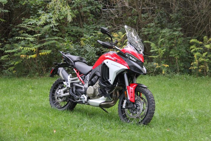 canadamotoguide's tweet image. 2021 Ducati Multistrada V4 S Review - wp.me/pbNkIq-zPO - #AdaptiveCruiseControl #AdventureBikes #BlindSpotDetection #DucatiMultistradaV4S #MotorcycleSafety