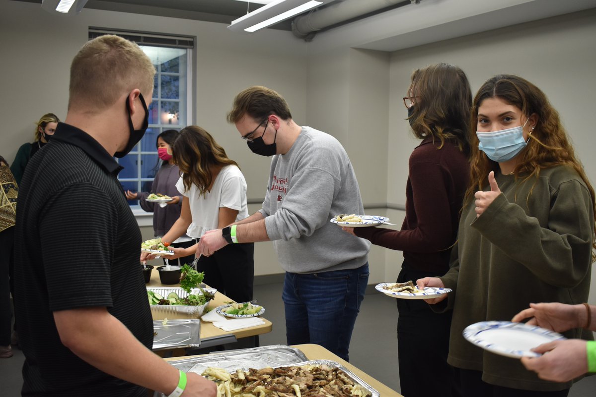 CreateAthonUSC's tweet image. Dinner and a show! 5 hours in... 19 to go!! #createuofsc21