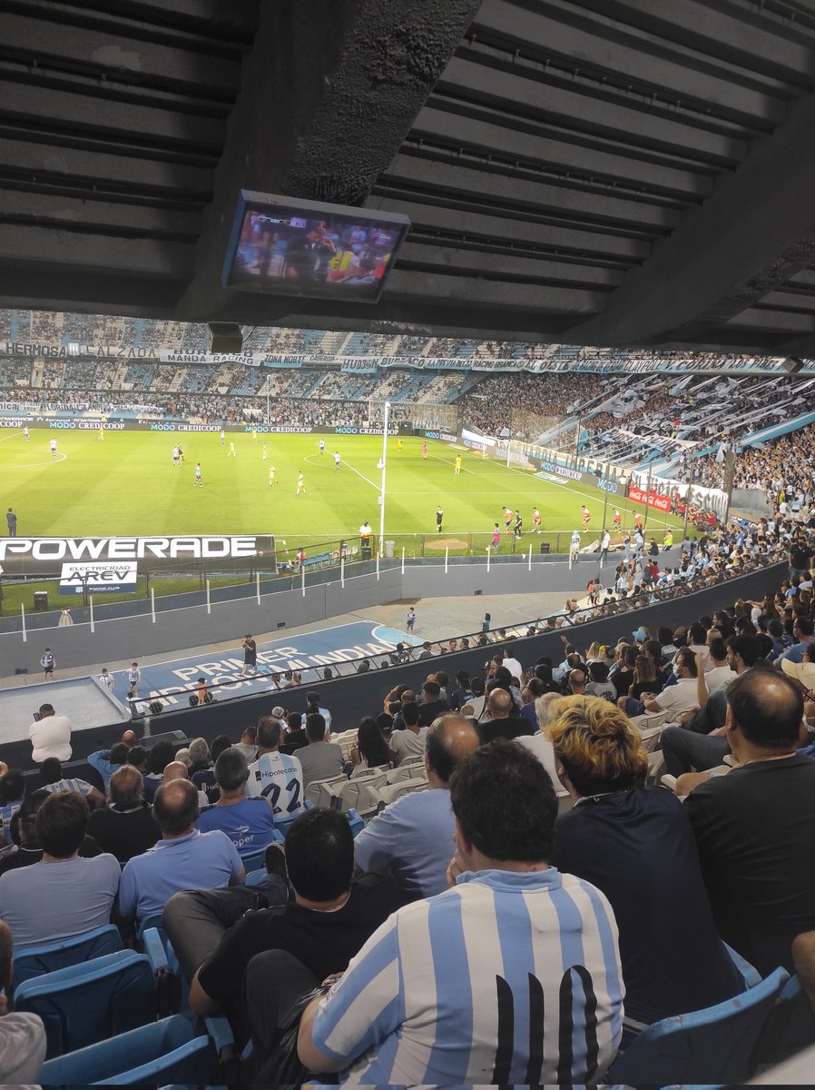 El equipo de #Racing está totalmente roto. Físicamente, futbolísticamente, anímicamente, humanamente. Todo se rompió. 
Lo peor de todo es que el diagnóstico ya lo tenemos, todo el mundo lo nota ¿Cuánto falta para empezar a trabajar en la reparación? Hace meses que sucede...