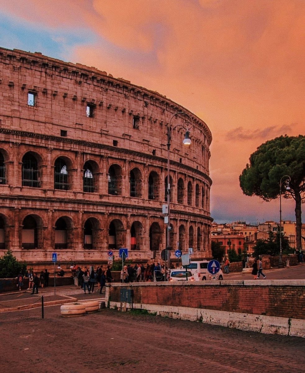 opacarofilia_'s tweet photo. precioso atardecer en Roma https://t.co/XYDZ9YTjJP