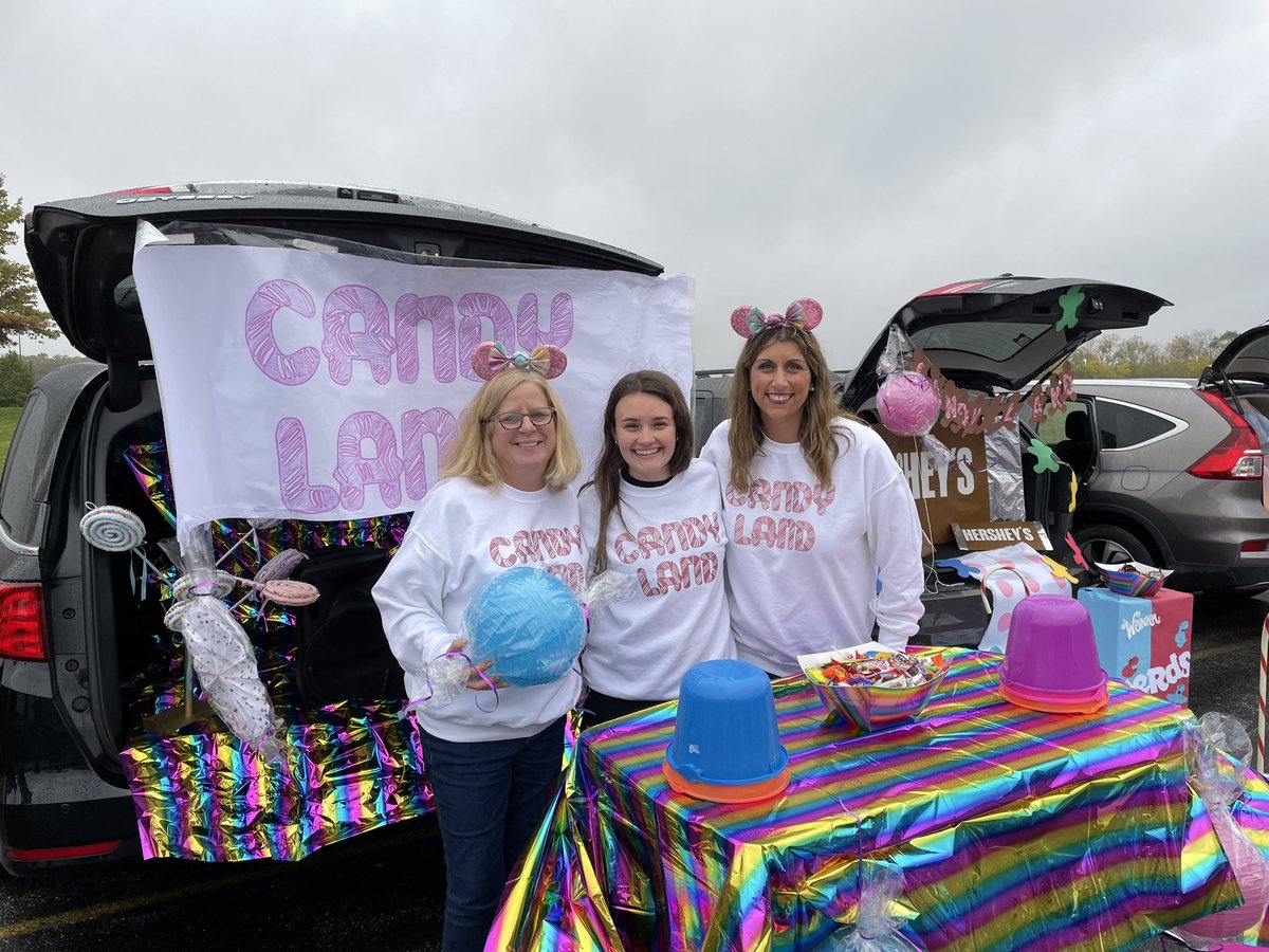 mrsmadsen3's tweet photo. Thank you Park and High Point PFE for a fun Trunk or Treat today! @MsZintak @DuffyKaryl  @hpointschool https://t.co/ybLWnNhbp7