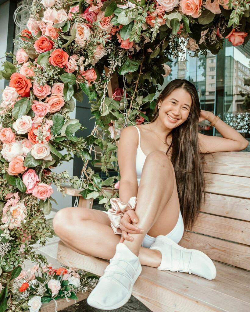 Happy Friday! What are you up to? 
⠀⠀⠀⠀⠀⠀⠀⠀⠀
After a hectic week filled with digital marketing client work, acting class and training, workouts and more, I am taking a moment and heading in the direction of a pastry break 🥐

//
⠀⠀⠀⠀⠀⠀⠀… instagr.am/p/CVoUsalvEZe/