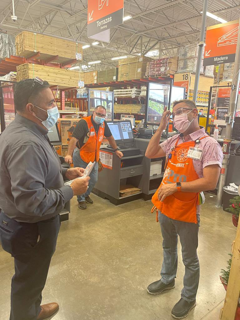 JorgeL8a's tweet photo. Congratulations for the recognition to our Prodesk supervisor from 6411 Ponce store Nahaima and Pedro, Eric and the whole team for creating strong relationships and exceed our Pro customers expectations!!!! Also to Awilda the SM for support Pro 100%!!! https://t.co/5evbDtpMdq