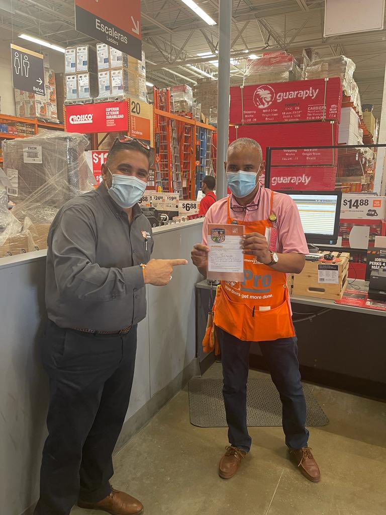 JorgeL8a's tweet photo. Congratulations for the recognition to our Prodesk supervisor from 6411 Ponce store Nahaima and Pedro, Eric and the whole team for creating strong relationships and exceed our Pro customers expectations!!!! Also to Awilda the SM for support Pro 100%!!! https://t.co/5evbDtpMdq