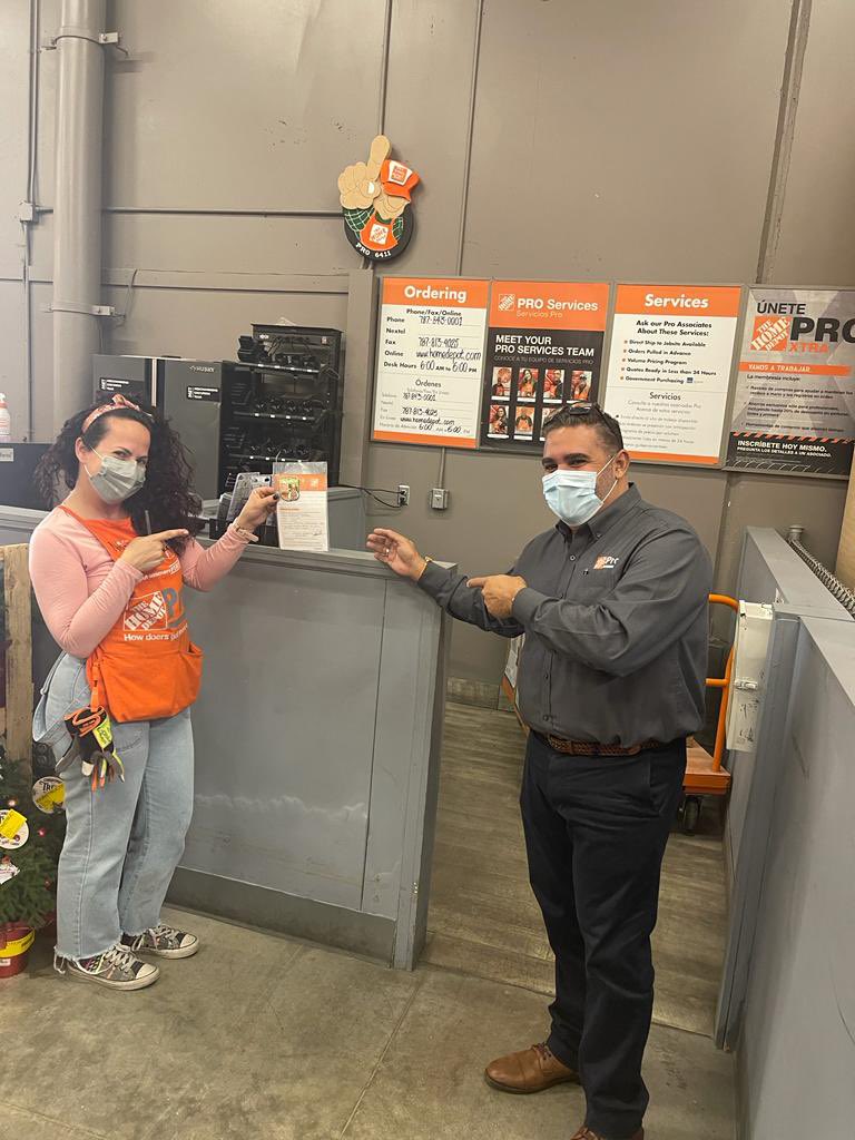 JorgeL8a's tweet photo. Congratulations for the recognition to our Prodesk supervisor from 6411 Ponce store Nahaima and Pedro, Eric and the whole team for creating strong relationships and exceed our Pro customers expectations!!!! Also to Awilda the SM for support Pro 100%!!! https://t.co/5evbDtpMdq
