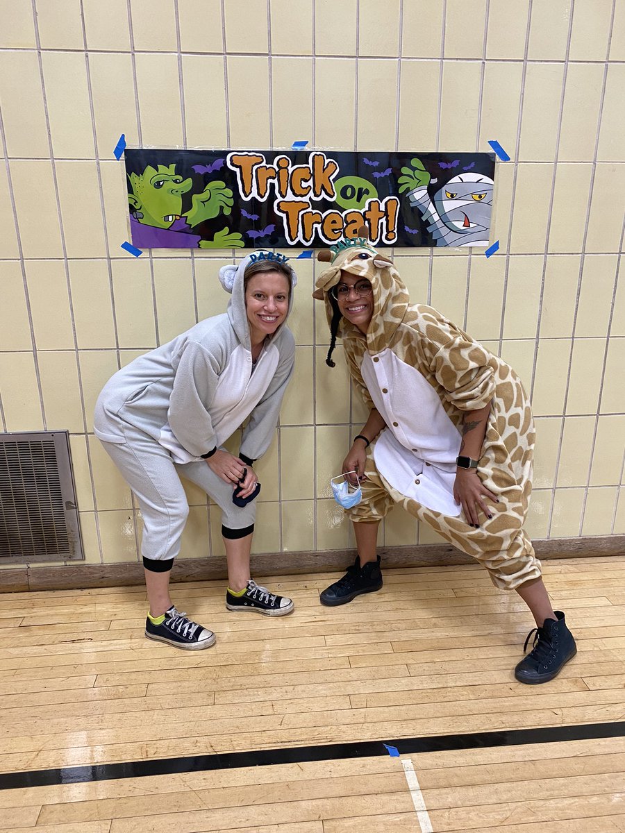 the_MsPolley's tweet photo. Hatch teachers ROCKED Halloween!! 

Plants, party animals, and a whole lot of fun!! Zoom parade was a success!! Thanks for all your hard work everyone and for MC’ing @ms_pwinfield 

#HatchTigers
@OakPark97 https://t.co/E5MVOYyiLm