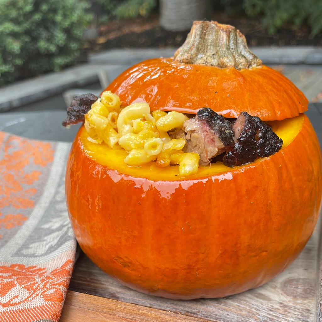 Perfect for a Halloween Party!!
Make this BRISKET MAC - with a PUMPKIN TWIST! Check out the recipe! This Swift Meats Brisket is unbelievable and perfect for a family treat.
RECIPE: l8r.it/KZGC
#swiftmeats
#ad
#sponsored
#brisket
#smoked
#realmeat
@swift__meats