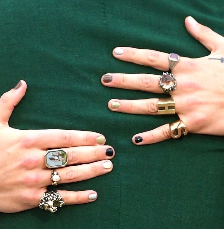 brenlaburando's tweet photo. harry styles has such a nice sense of fashion, everything on him always looks perfect, from his necklaces to his nails https://t.co/vSKS6U9Wvt